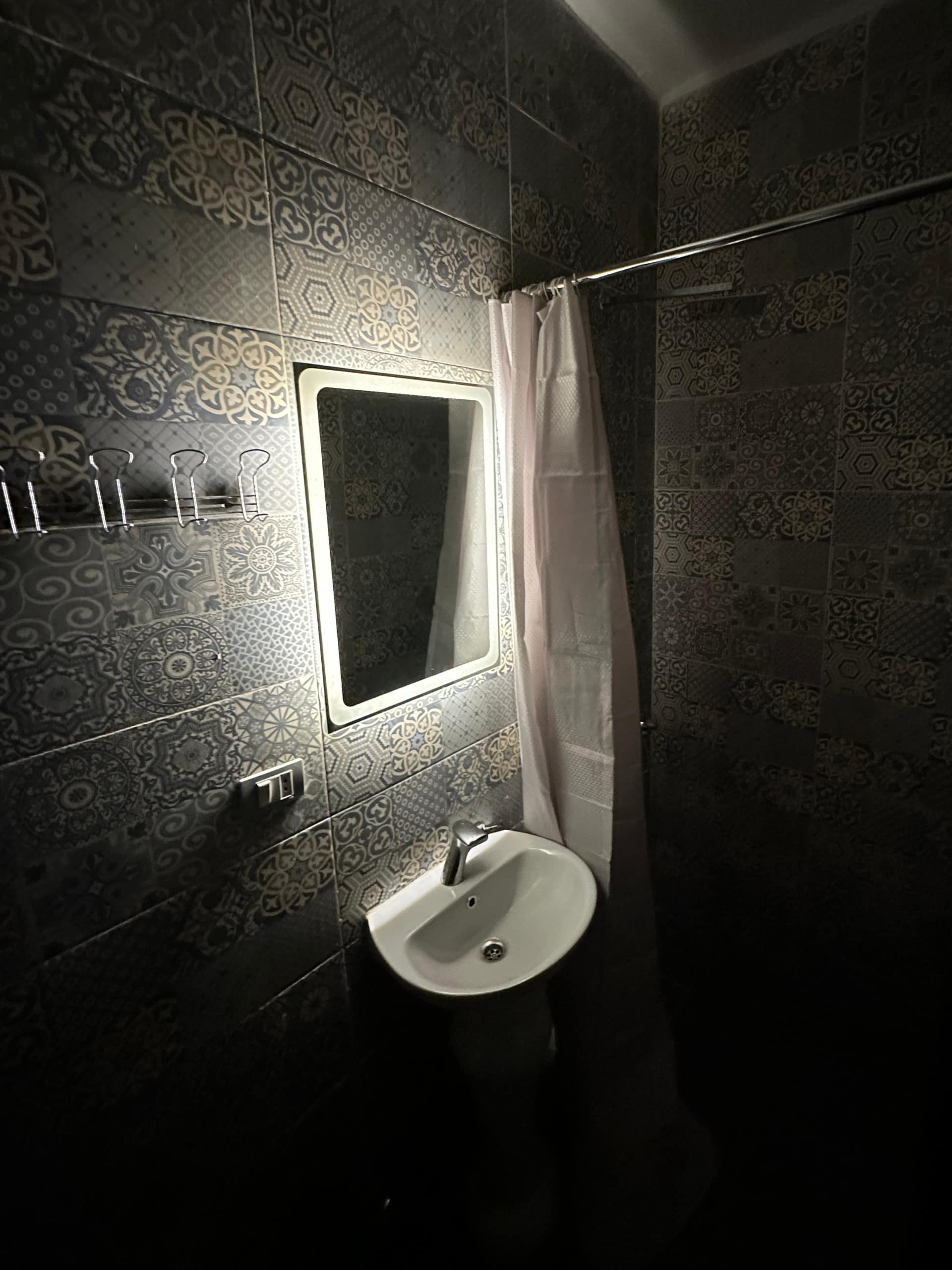 Arabian Room MGH Bathroom 1